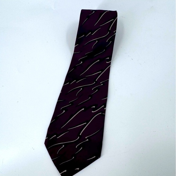 Giorgio Armani Red / Black 100% Silk luxury Tie - Picture 2 of 5